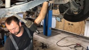 Suzuki Grand Vitara замена сайлентблоков заднего редуктора.