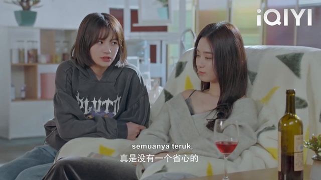 Seorang pelajar kolej melangkau kelas untuk diminum dan ditangkap oleh seorang guru yang cantik смотреть онлайн