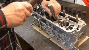 Как и чем устанавливать сальники клапанов ( масло съёмные колпачки ) не повредив его  .