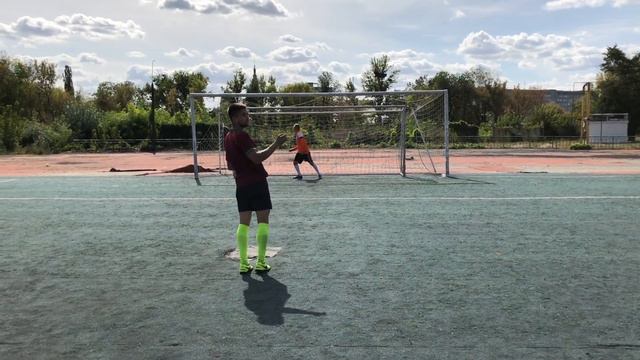 ЗАБЕЙ ПЕРВЫЙ ВСЕ ПЕНАЛЬТИ ЧТОБЫ ПОЛУЧИТЬ ДЕНЬГИ / Челлендж на бабки /TikiTaka смотреть онлайн