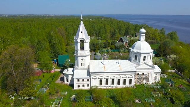 В живописном месте, на берегу Горьковского водохранилища стоит Храм во славу Воскресения Христова. смотреть онлайн