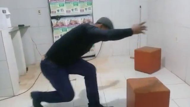 Contra Mestre bola voltando a forma,treino de capoeira Angola смотреть онлайн