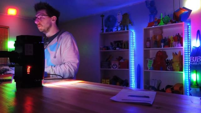 Sound Activated Mini Spider Stage Beam Light Review + Dancing at the End? смотреть онлайн