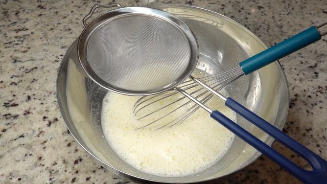 Тонкие блины на кефире | Ажурные блины с дырочками | Вкусные БЛИНЧИКИ / Семейные Рецепты смотреть онлайн