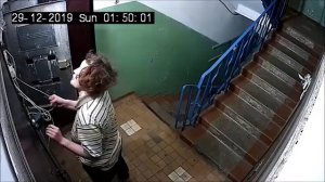 Весёлые соседи. Пьяная женщина выдергивала провода под напряжением из щитовой, "компетентные" муж..