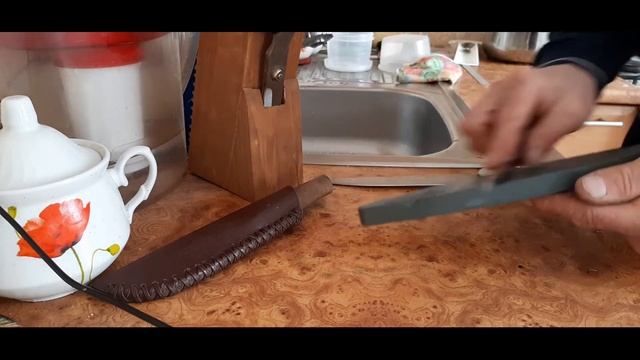 Как точить кухонные ножи.Как наточить нож.Советы по быстрой заточке ножей.Углы заточки ножей. смотреть онлайн