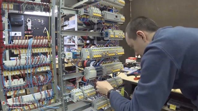 Сборка щита - часть 5 | Обвязка оборудования смотреть онлайн