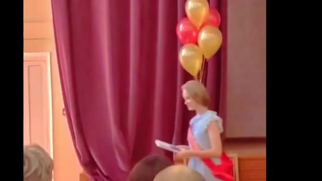 Закончила 9 класс. 2022/Finished 9th grade 2022? смотреть онлайн