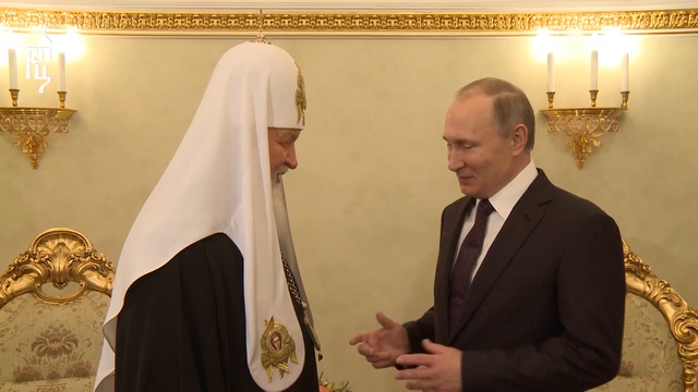 Президент России В.В. Путин поздравил Святейшего Патриарха Кирилла с годовщиной интронизации. смотреть онлайн