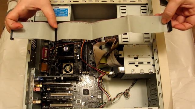 Diferenciar Maestro (Master) y Esclavo (Slave) en un cable IDE смотреть онлайн