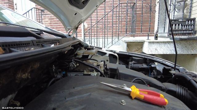 Batterietausch Mazda 5 CW 2.0 Diesel ohne Start/Stop Automatik смотреть онлайн