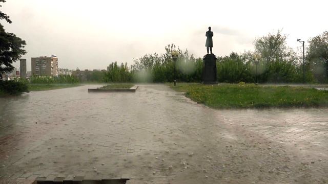 Первая гроза в Орле и первый град смотреть онлайн