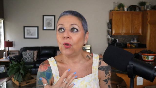 How To Declutter Your Closet & Your Daily Dose Of Lonni смотреть онлайн