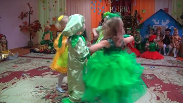 Танець квасолі, Гарбузова родина, Свято осені в садочку, Ходить гарбуз по городу. смотреть онлайн