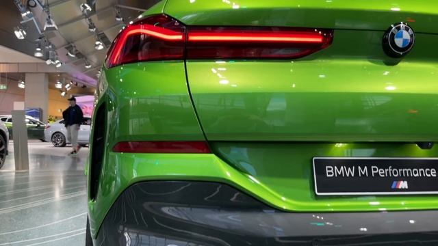 BMW X6 2023 in Java Green - M Performance Parts смотреть онлайн