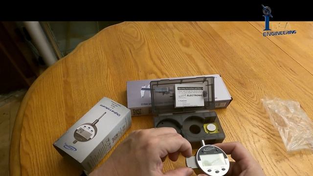 Replacing batteries on Igaging's 35-128 Digital Indicator, 100-333-8 and 100-333-8b EZcal смотреть онлайн