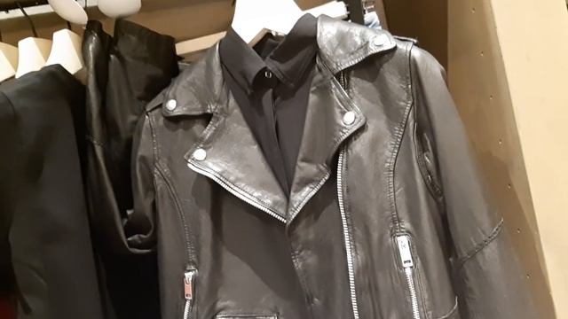 ARMANI MARCCAIN TOMMY HILFIGER DIESEL LACOSTE RЕISS ПАЛЬТО КУРТКИ ОБУВЬ смотреть онлайн