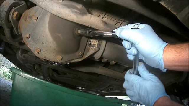 Mercedes G Wagon W463   Changing Front And Rear Differential Fluids