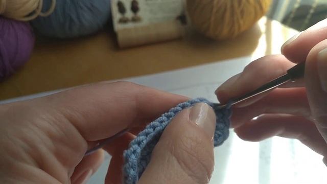 Как связать дно для сумки. Вязание крючком для начинающих. смотреть онлайн