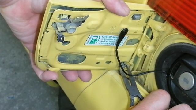 Peugeot 107,Toyota I-go, Citroen C1, Fuel Tank Door Replacment Or Remove plastic cover смотреть онлайн