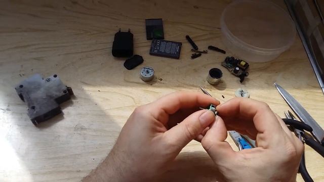 Телефонные аккумуляторы.Что можно взять внутри смотреть онлайн