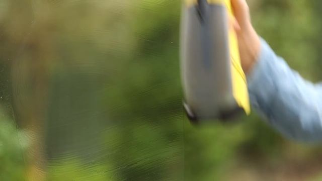 How to clean windows | Halfords UK смотреть онлайн