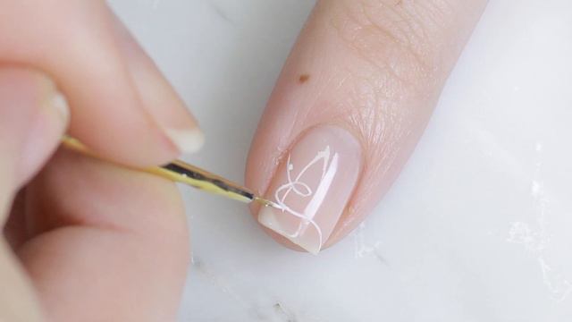 MINIMAL CHRISTMAS LIGHTS NAIL ART