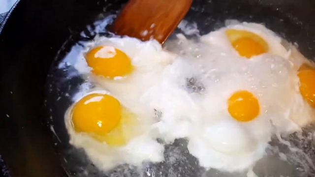 Яичница на воде, идеальный завтрак за 3 минуты смотреть онлайн