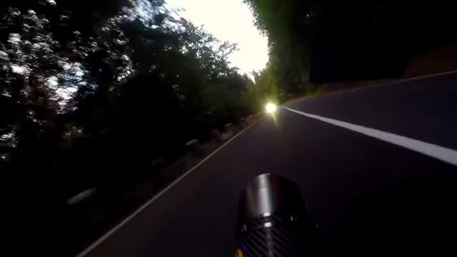 GSXR 750 and R6 having fun on Poiana смотреть онлайн