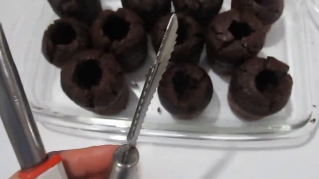Шоколадное пирожное с кремом внутри.Супер простой и вкусный рецепт!Şahane Bardak Kek смотреть онлайн