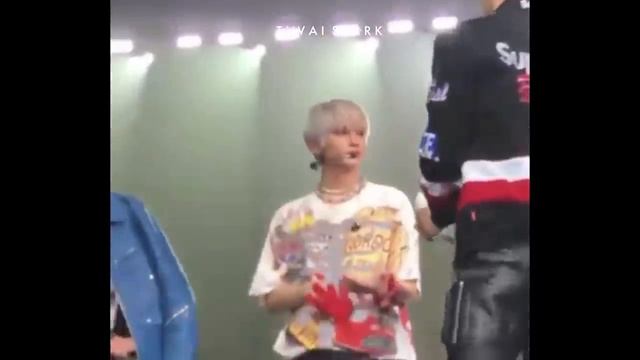 taeyong with his superm hyungs (taemin-baekhyun-kai) смотреть онлайн