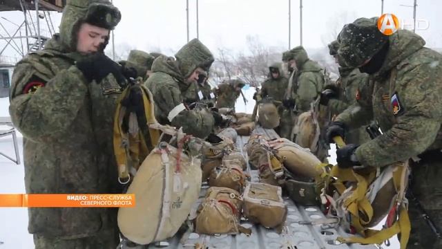 Морские пехотинцы Северного флота готовятся к первому прыжку с парашютом смотреть онлайн