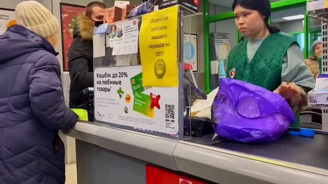 ОПЛАТИЛИ ВСЕ ПОКУПКИ ПОЖИЛЫМ смотреть онлайн