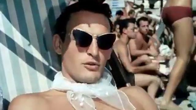 Полосатый рейс Красиво плывет группа в полосатых купальниках (скука) смотреть онлайн