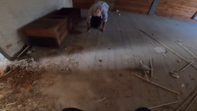 HALLOWEEN HORROR CHASE - Parkour POV vs Momo | Escaping Psychiatric Hospital смотреть онлайн