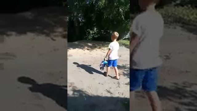 Радиоуправляемая машинка.Испытание смотреть онлайн