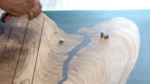 Надежное крепление столешницы к подстолью