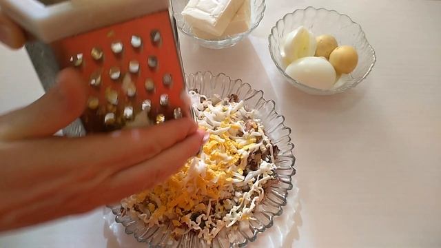 Нежный рыбный салат. Слоёный салат из рыбных консервов. Готовим с Инной Просто Вкусно и Быстро смотреть онлайн