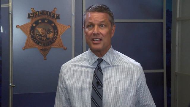 Monkey at a California zoo calls 911 by accident смотреть онлайн