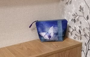 Косметичка из старых джинсов.