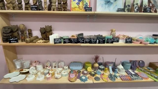 Выставили свои игрушки в магазине - приходите смотреть! Здесь много творческих изделий смотреть онлайн