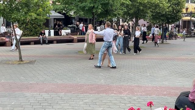 ПОД НЕБОМ ПАРИЖА!!! смотреть онлайн