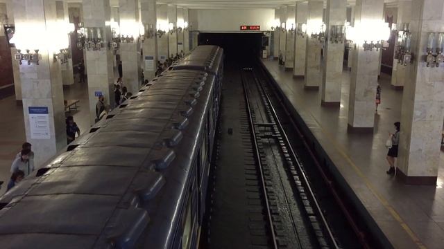 81-714.5/717.5 "Номерной" на Станции "Московская". смотреть онлайн