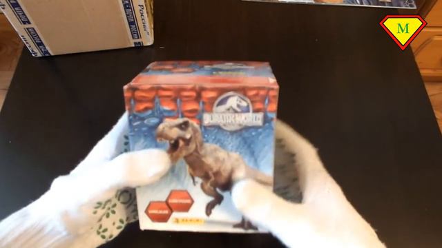 Альбом и блок Мир Юрского периода Panini смотреть онлайн