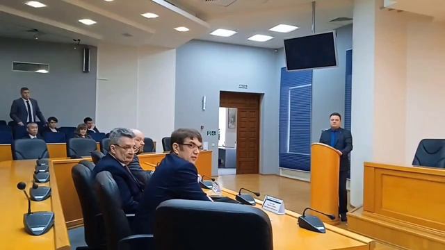 Первый вице-мэр города Урай Андрей Ашихмин не знает откуда берутся вопросы у депутатов. смотреть онлайн
