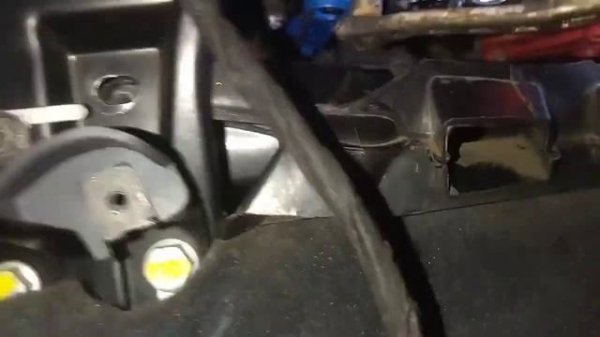 Skoda Superb 1 Неправильно работает обдув салона, замена моторчика управления заслонки v70 v68.