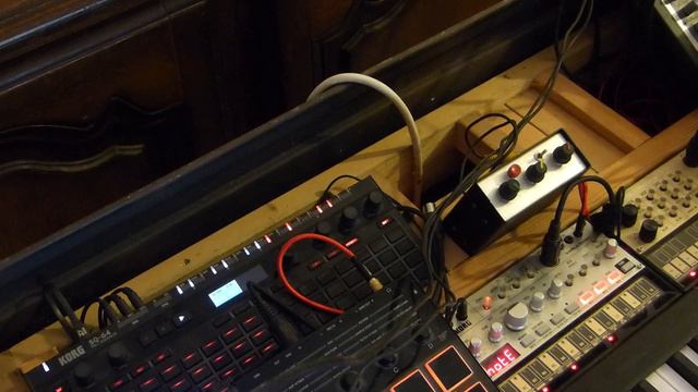 JAM SESSION.... Reprise "Mrs trader" version DUB KORG SQ-64 смотреть онлайн
