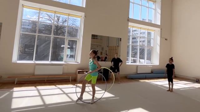 Гимнастика. Работа с обручами. В дуэте и не только! смотреть онлайн