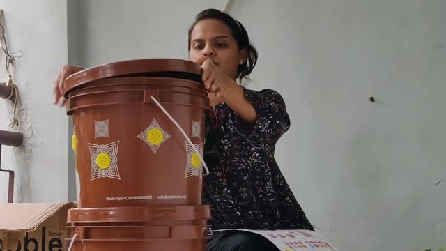 Daily Dump composter.... it makes composting easy.. gobble senior composter смотреть онлайн