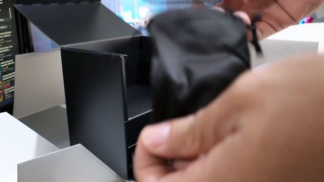 Unboxing Leica Q2 Reporter смотреть онлайн